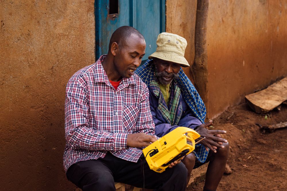 Knowledge transfer via radio for smallholder families