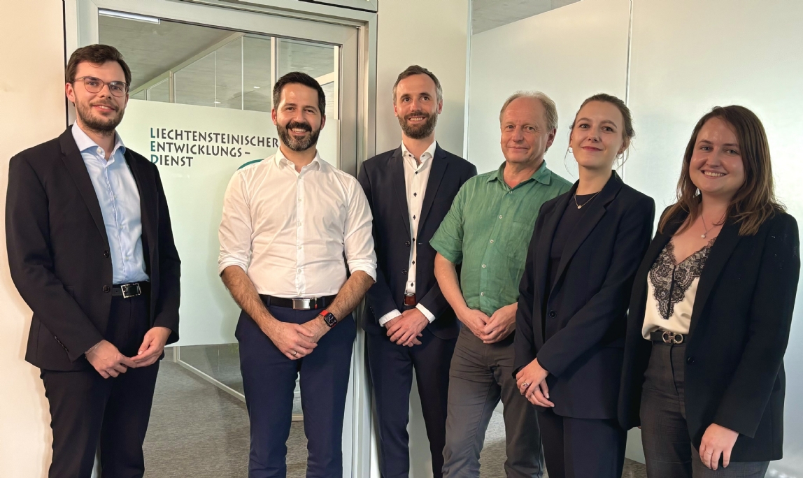 Young diplomats visit LED