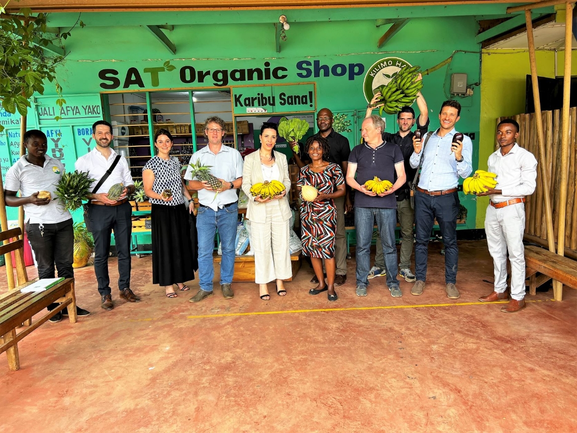 Foreign Minister visits organic farms in Tanzania